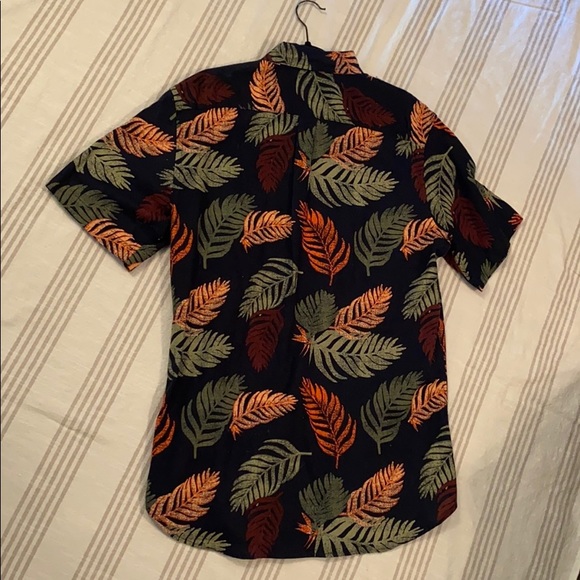 Button down - Picture 2 of 4